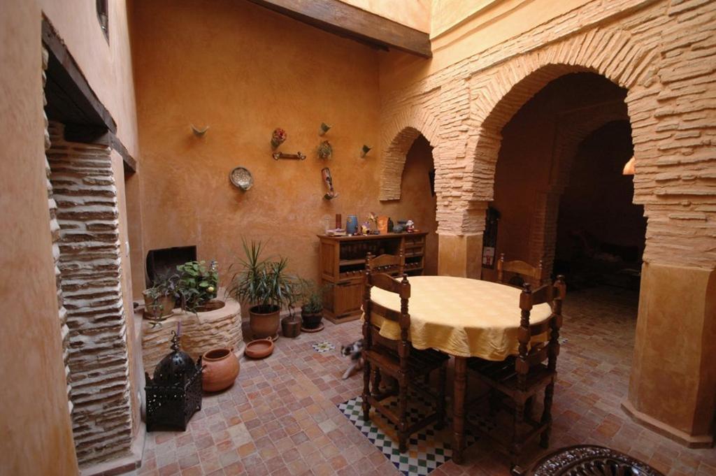 Riad Felloussia Meknes Luaran gambar