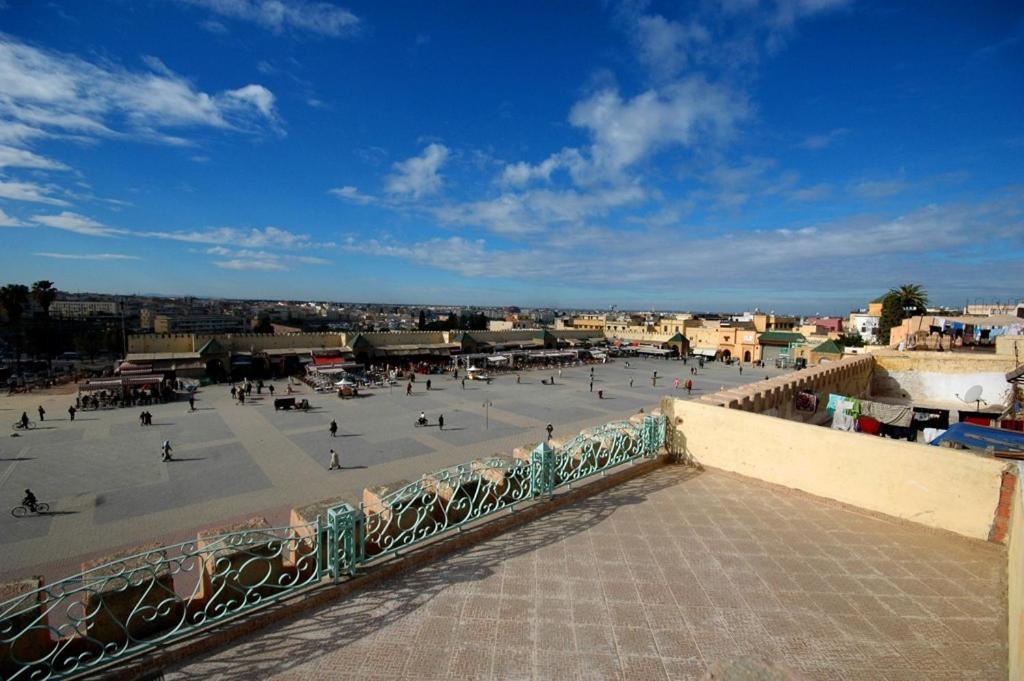 Riad Felloussia Meknes Luaran gambar